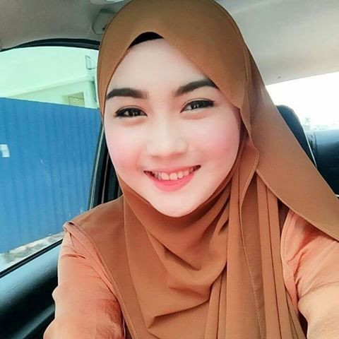 cewek berjilbab cantik dan putihnya