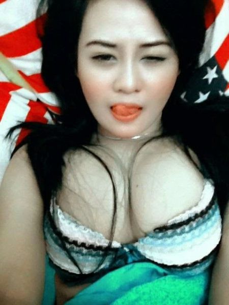 tante gendut ngangkang