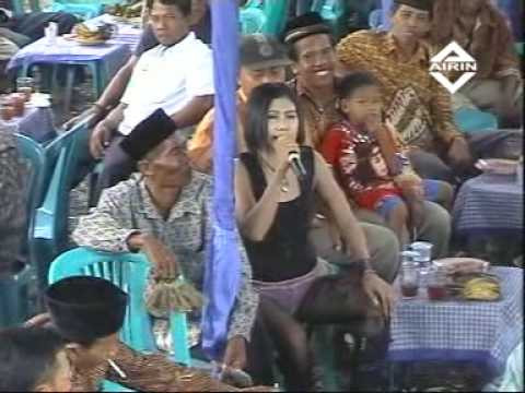 cewek jongkok tanpa celana dalam