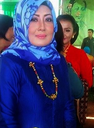 tante sama brondong