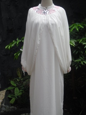 syahrini baju hangat