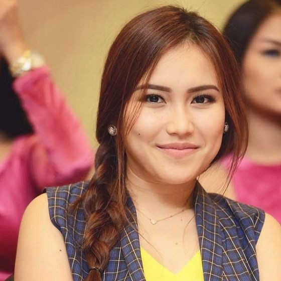 ayu ting ting jilat